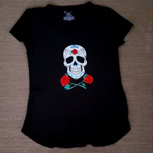 No Boundaries Woman's V Neck shirt